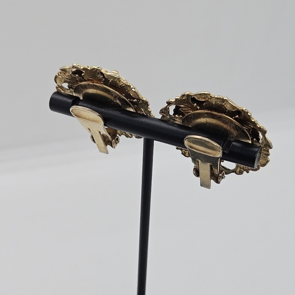 large vintage gold tone clip earrings with painted flowers - Picture 2 of 4